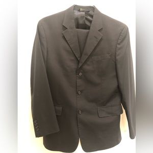 Jos. A. Bank Navy Blue Suit. 40R.